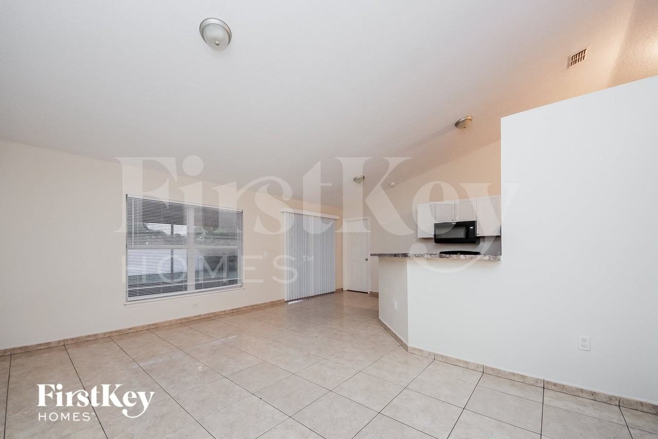 1307 Dover Dr - Photo 3 of 15