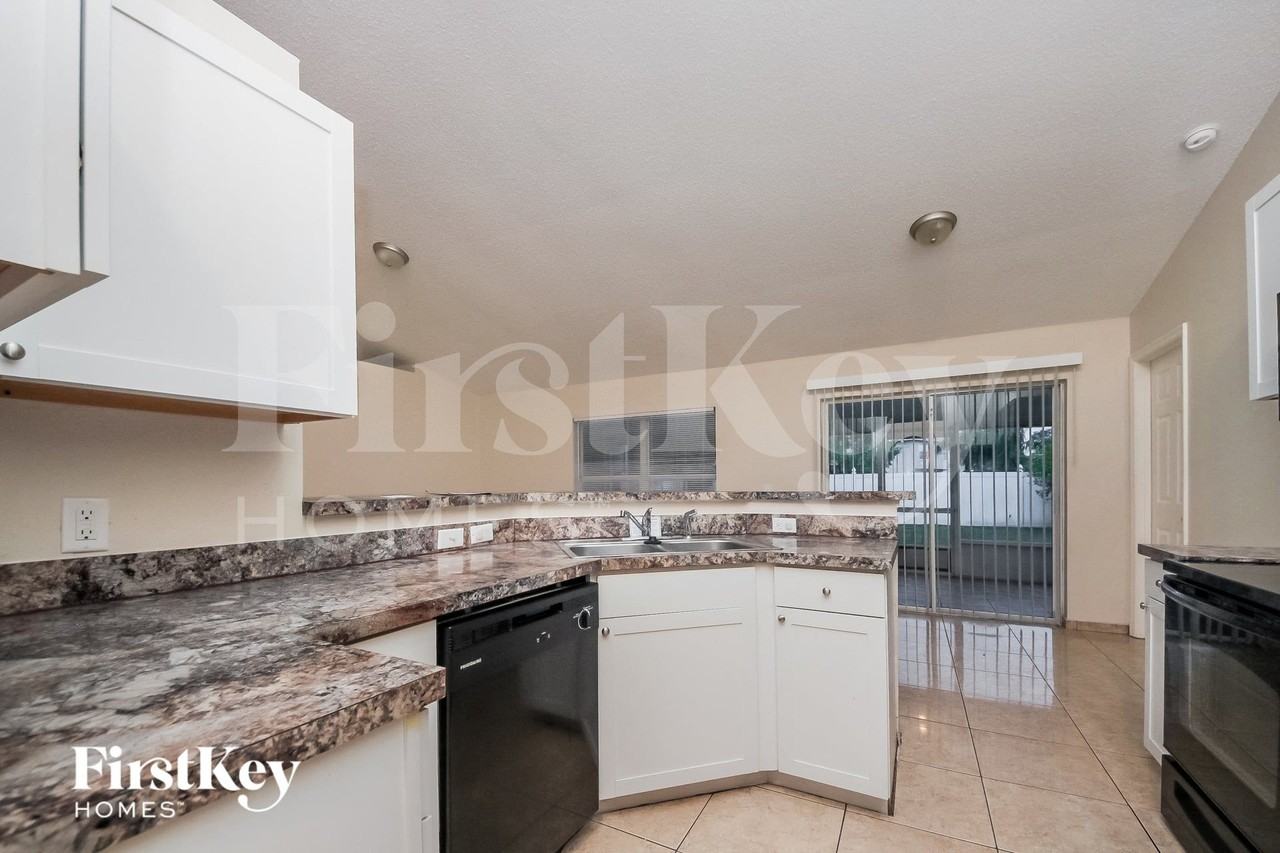 1307 Dover Dr - Photo 5 of 15