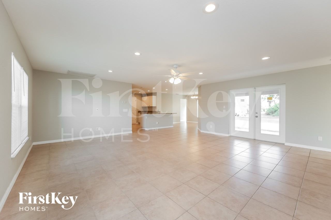 12557 Willmington Blvd - Photo 3 of 16