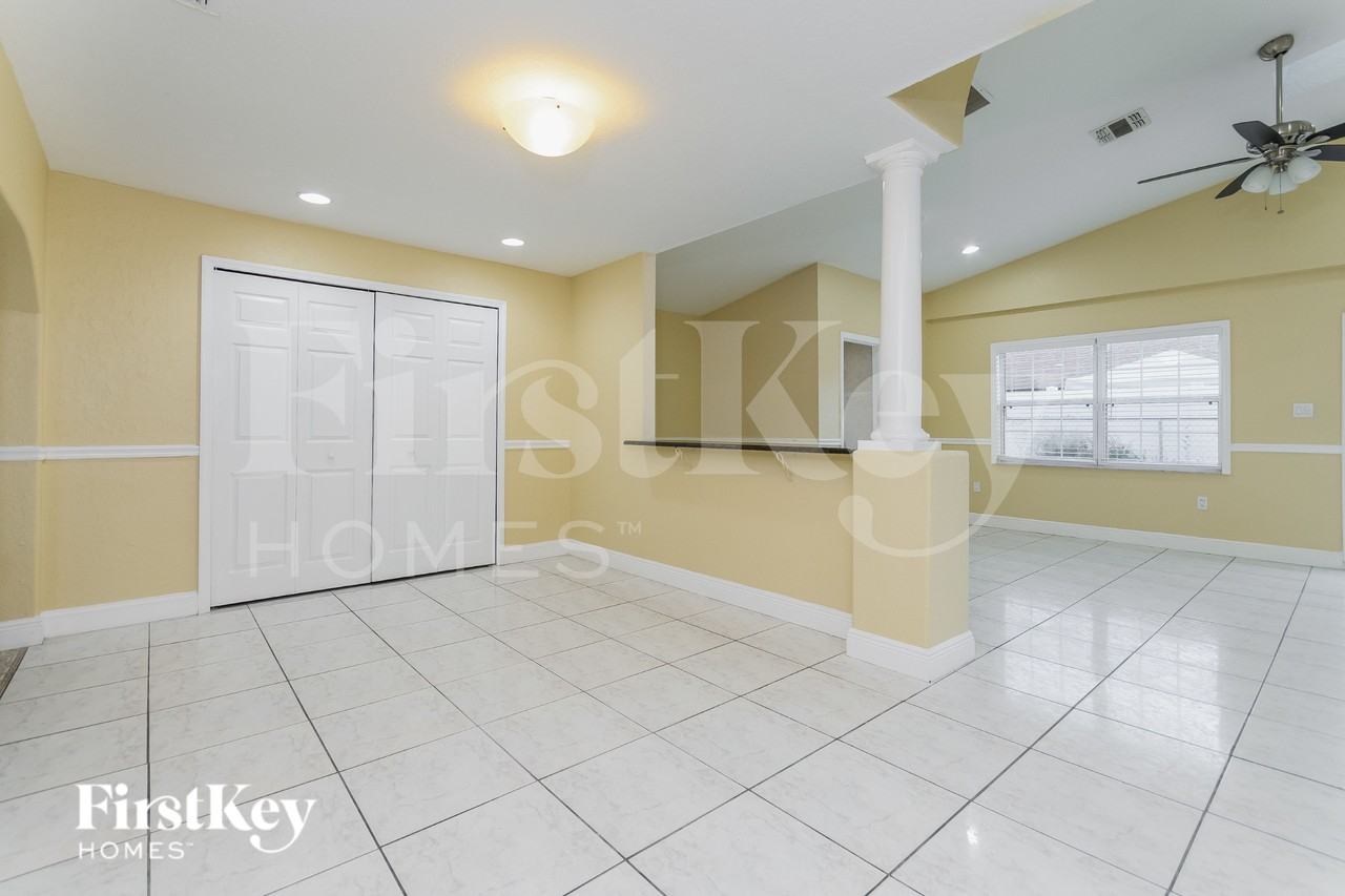 12126 Dakota Woods Ln - Photo 5 of 16