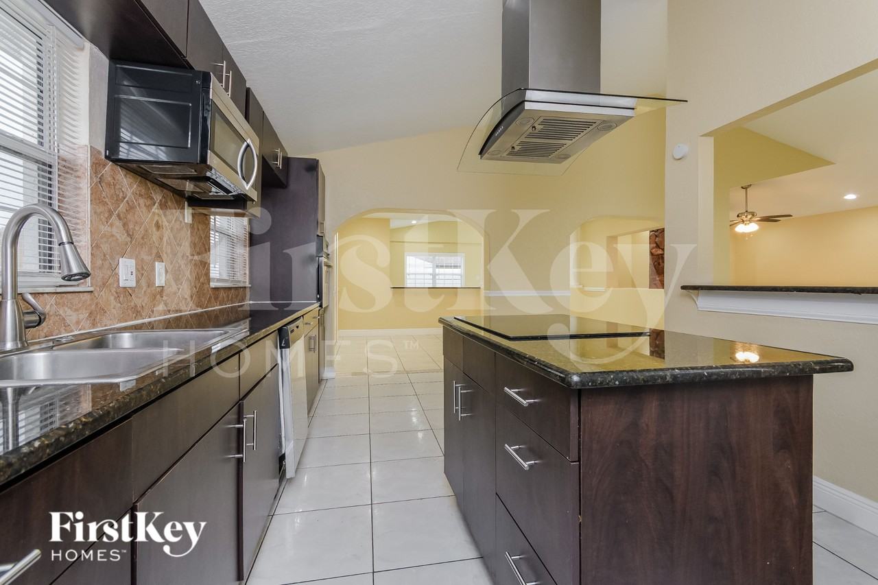 12126 Dakota Woods Ln - Photo 6 of 16