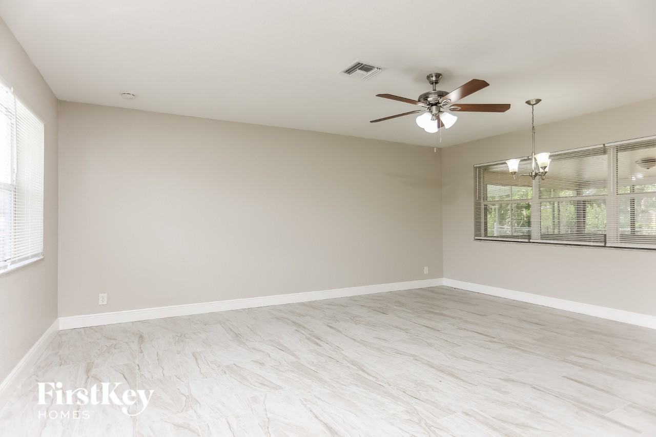 1101 Nw 18th St - Photo 3 of 15