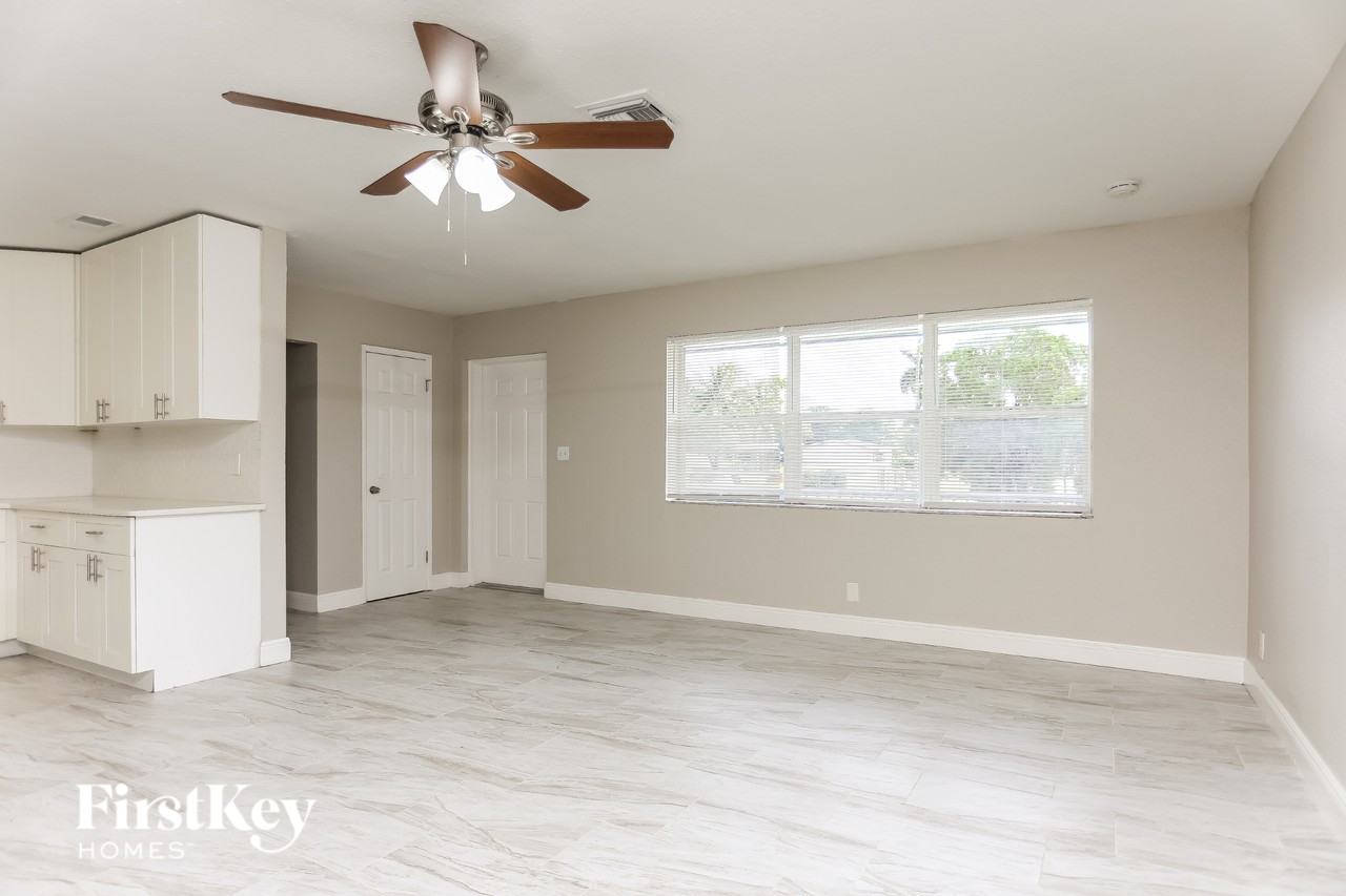 1101 Nw 18th St - Photo 5 of 15