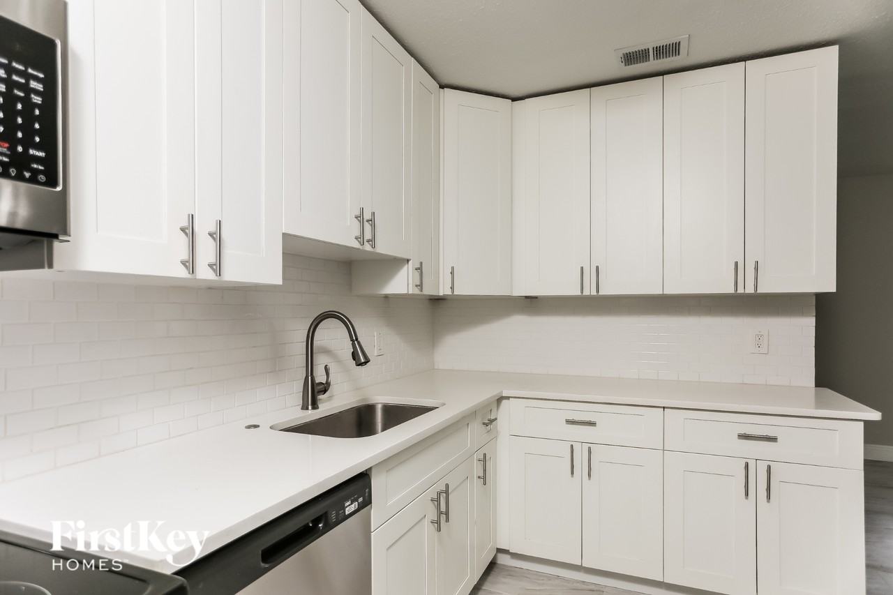 1101 Nw 18th St - Photo 6 of 15