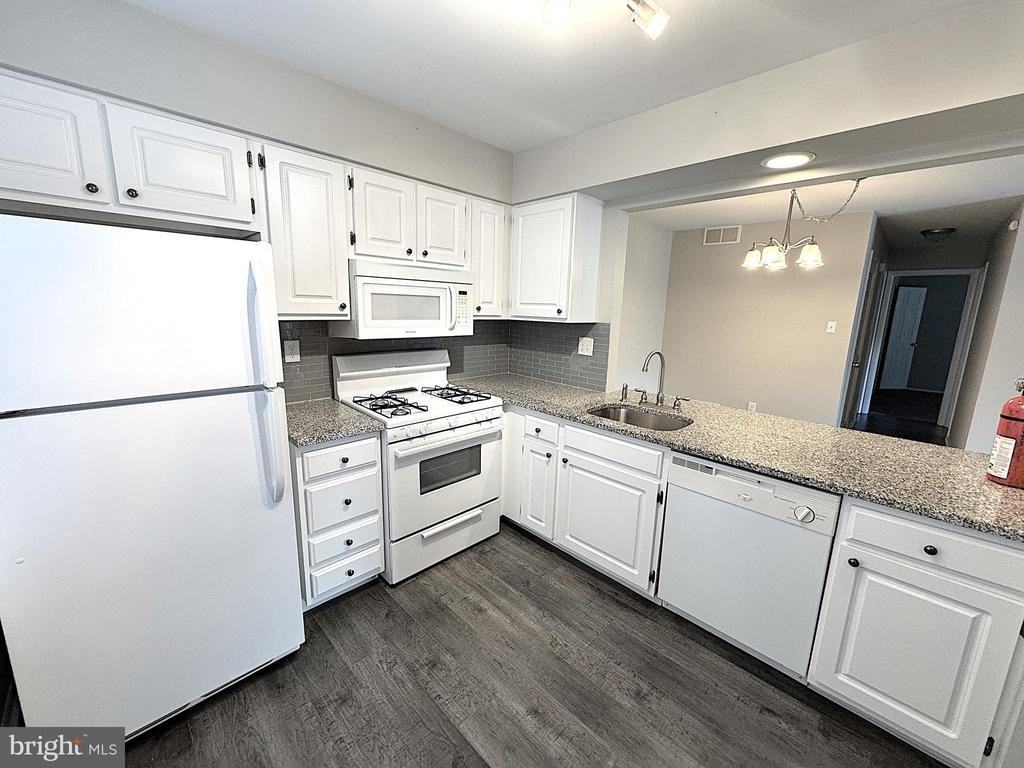 560 Shetland Ct - Photo 4 of 23