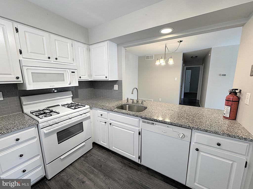 560 Shetland Ct - Photo 6 of 23