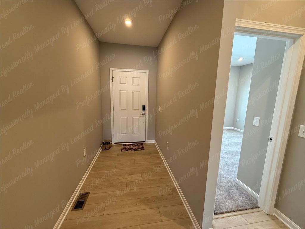 141 Kenneth Hamilton Way - Photo 3 of 44