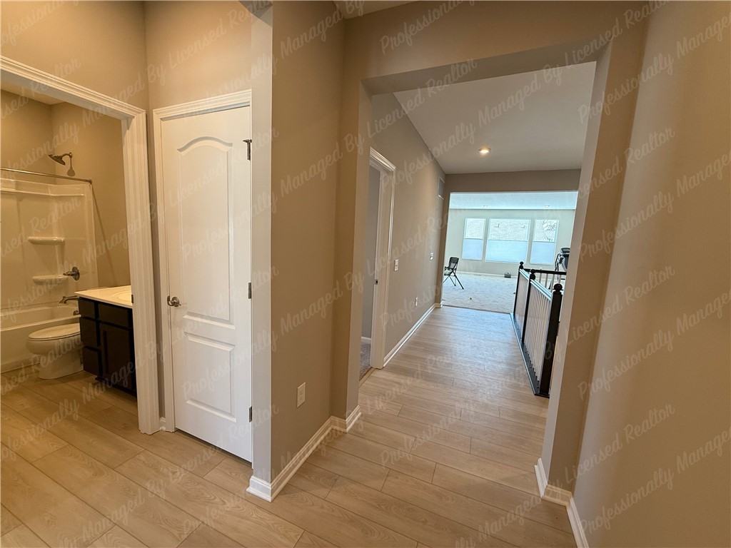 141 Kenneth Hamilton Way - Photo 4 of 44