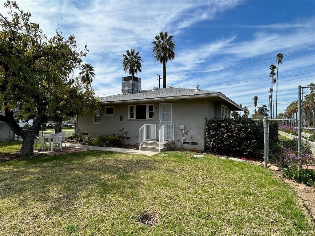 696 E Cypress Ave - Photo 2 of 2