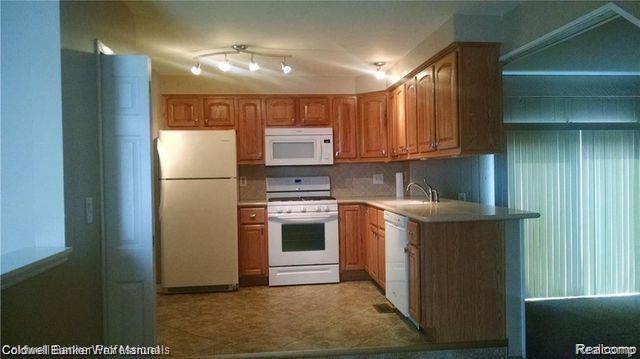 39872 Lynn St - Photo 2 of 15