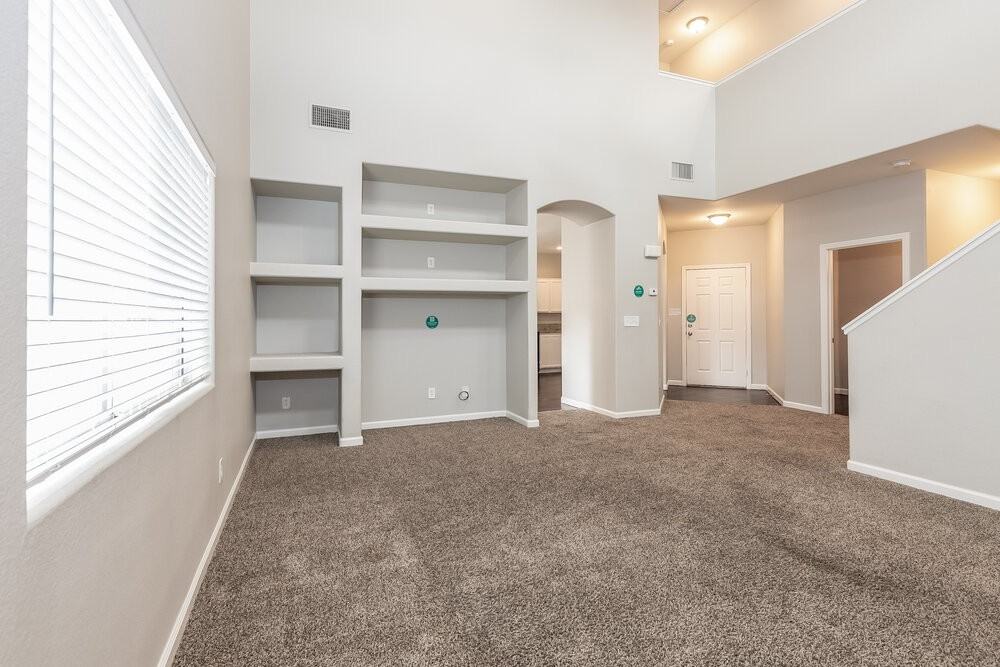 2845 Woodland Park Ave - Photo 4 of 17