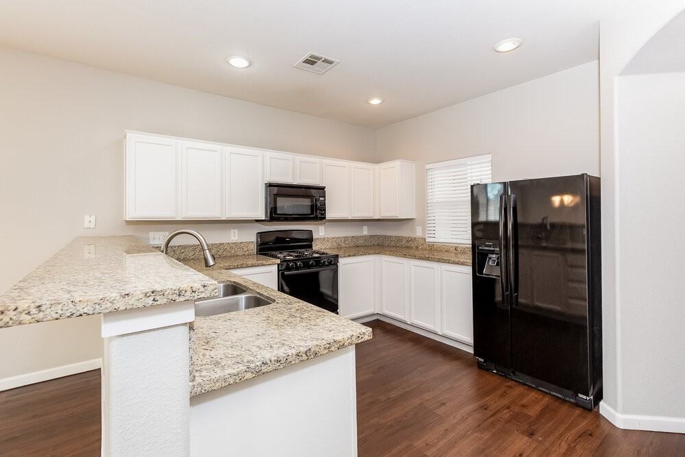 2845 Woodland Park Ave - Photo 7 of 17