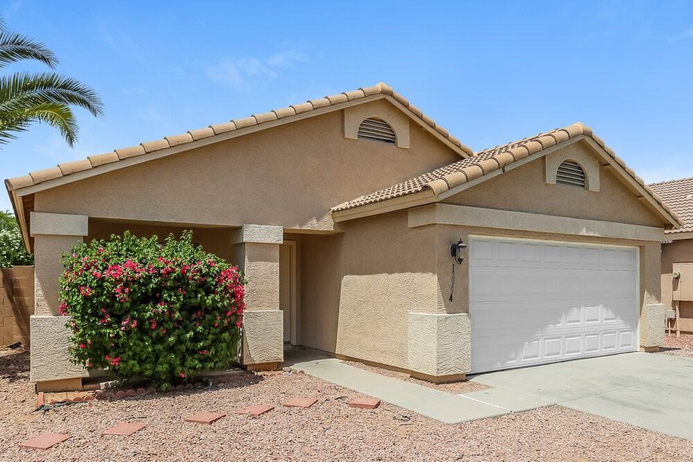 12954 W Voltaire Ave - Photo 3 of 16