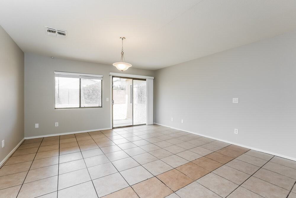 12954 W Voltaire Ave - Photo 5 of 16