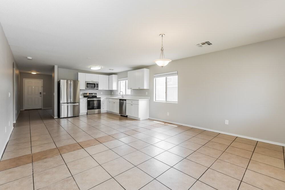 12954 W Voltaire Ave - Photo 6 of 16