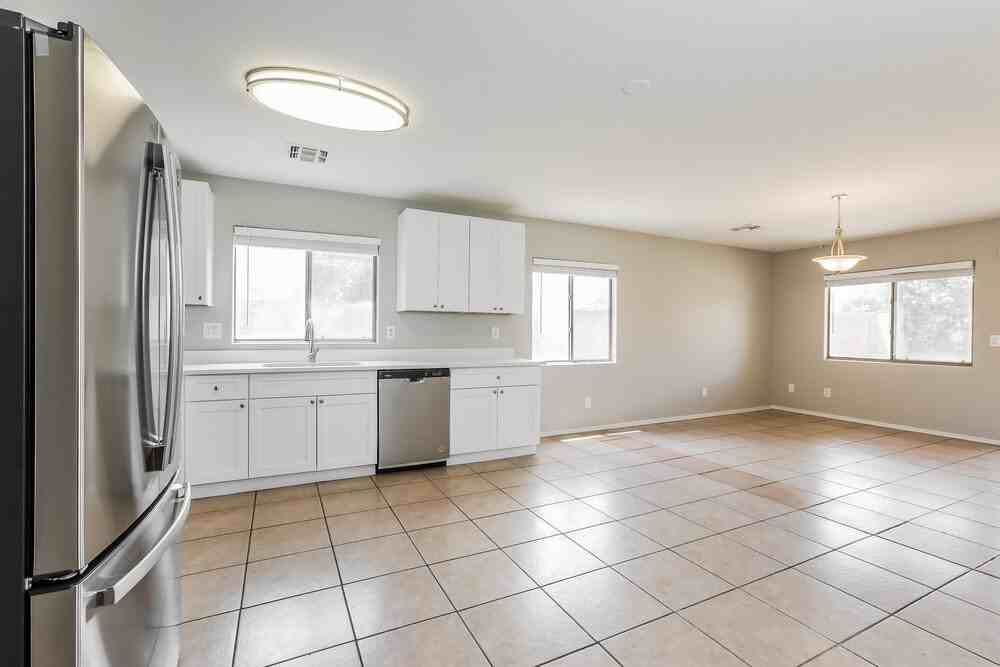 12954 W Voltaire Ave - Photo 7 of 16