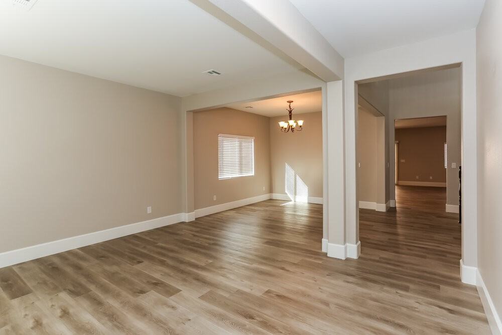 7649 Heavenly Peak St - Photo 4 of 17
