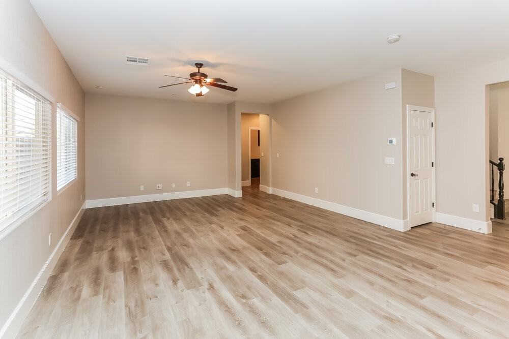 7649 Heavenly Peak St - Photo 5 of 17