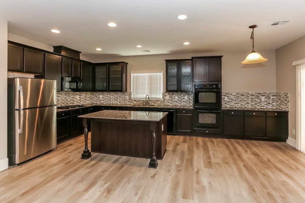 7649 Heavenly Peak St - Photo 6 of 17