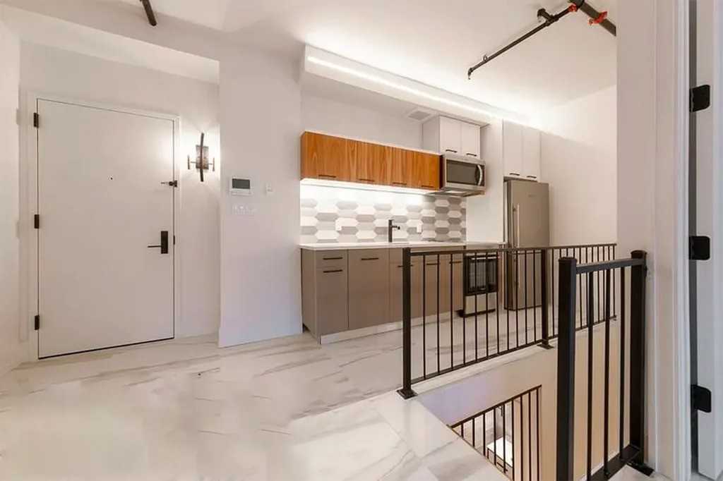 Private Bedroom in 4 Bedroom/1.5 Bathroom Home - Photo 3 of 17