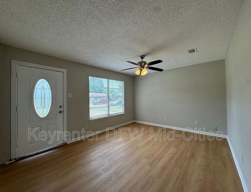 1923 Dennis St - Photo 2 of 15