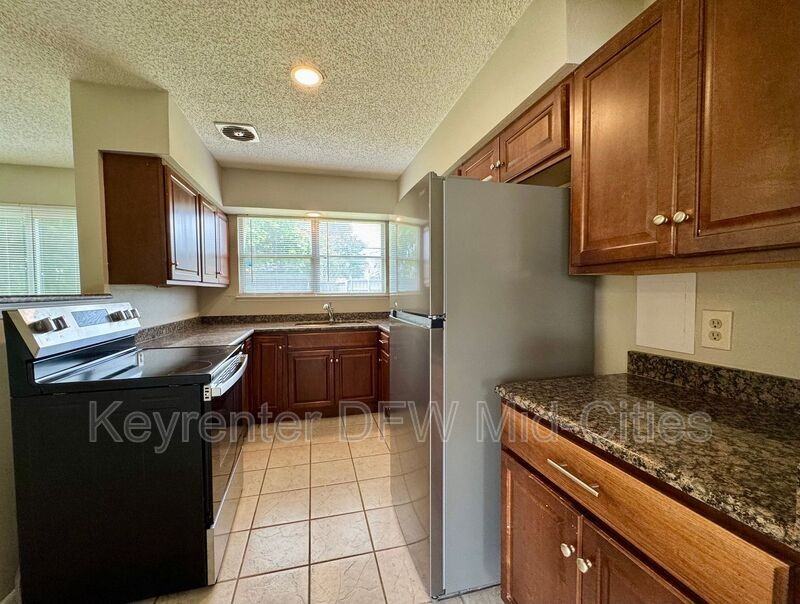 1923 Dennis St - Photo 4 of 15