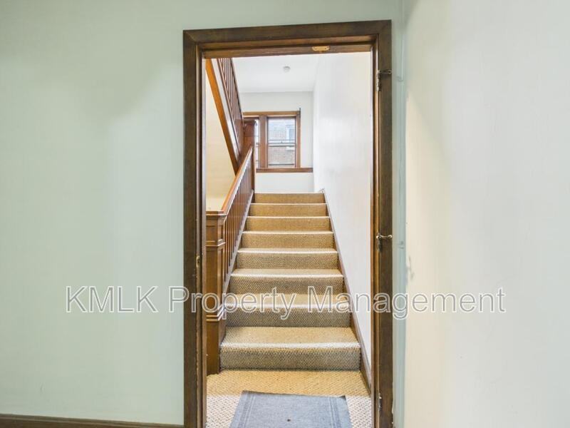 1346 Kenilworth Ave - Photo 4 of 32
