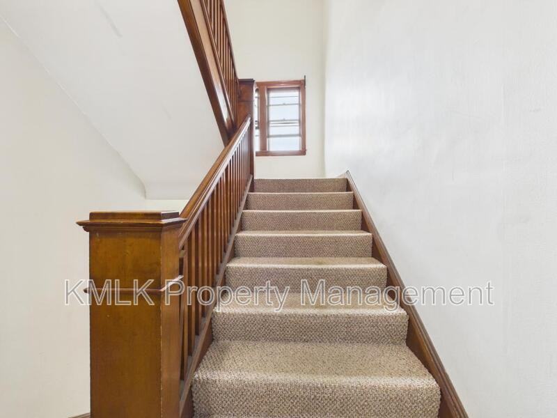 1346 Kenilworth Ave - Photo 6 of 32