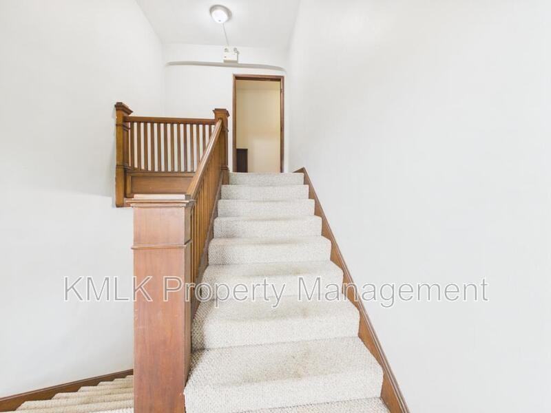1346 Kenilworth Ave - Photo 7 of 32