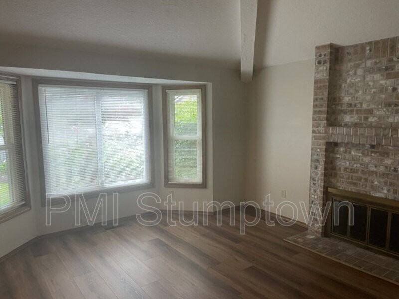 14745 Sw Surrey Ct - Photo 5 of 17