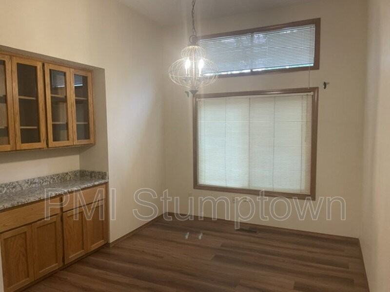 14745 Sw Surrey Ct - Photo 6 of 17