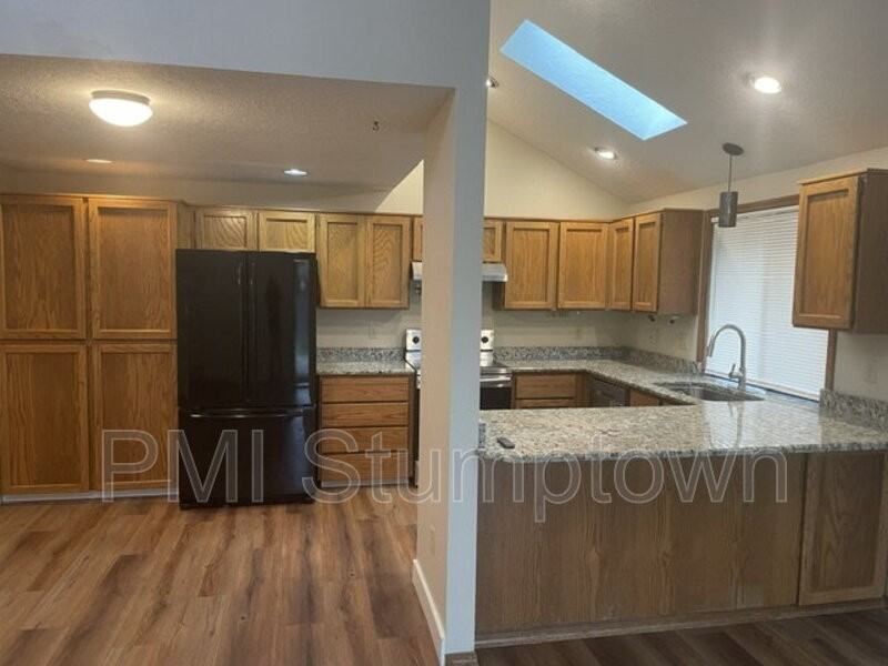 14745 Sw Surrey Ct - Photo 7 of 17