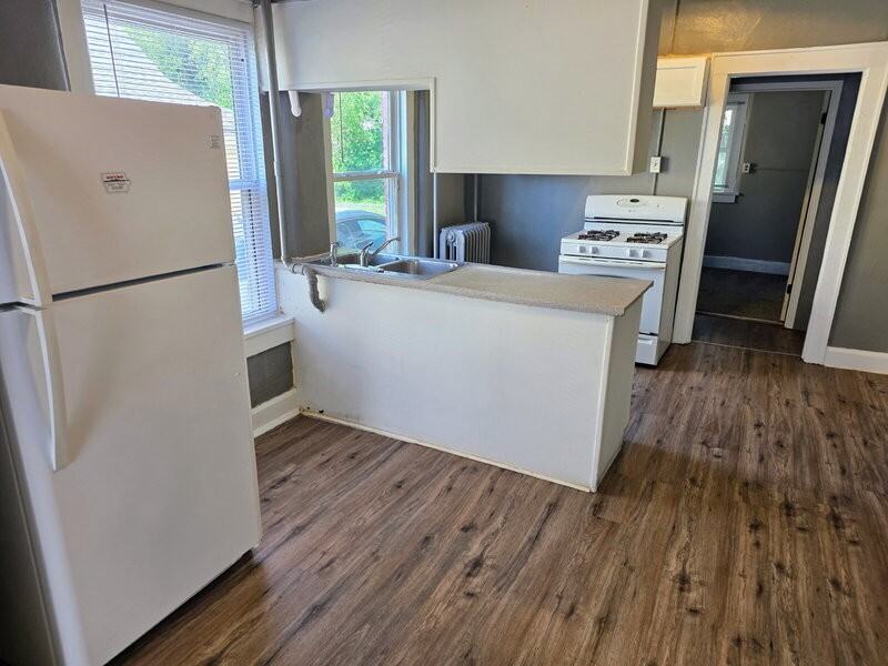 1301 E 12th St #2 - Photo 6 of 17