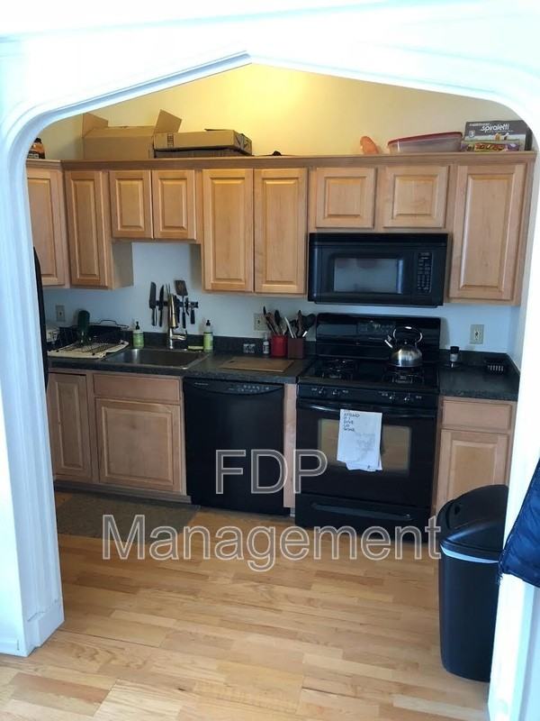 660 East Ave #206 - Photo 4 of 11