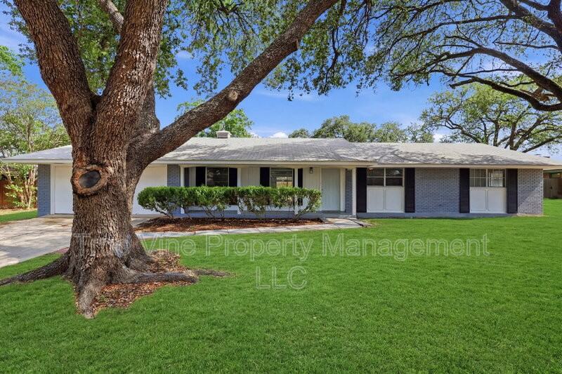 413 Cloudmont Dr - Photo 2 of 33