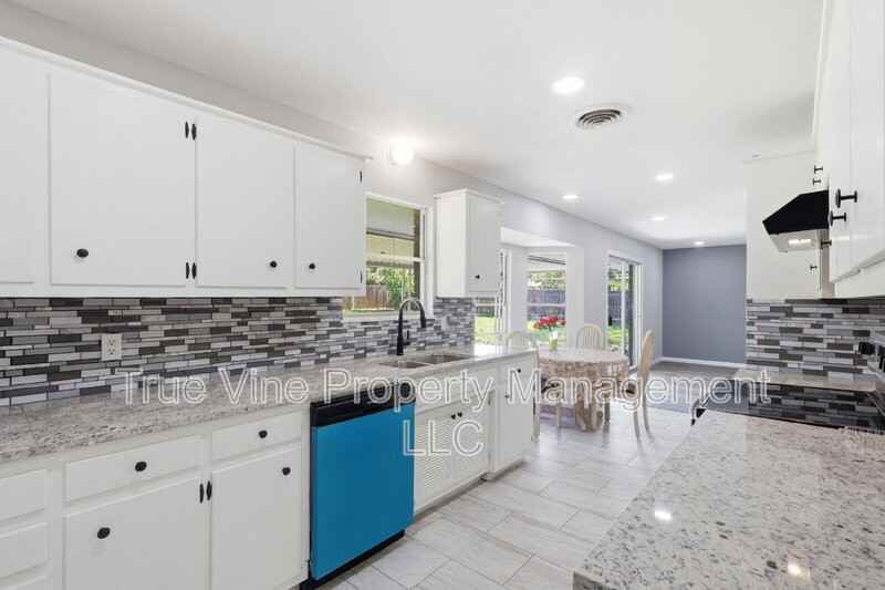 413 Cloudmont Dr - Photo 3 of 33