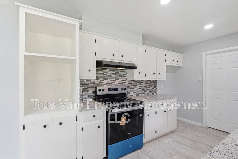 413 Cloudmont Dr - Photo 4 of 33