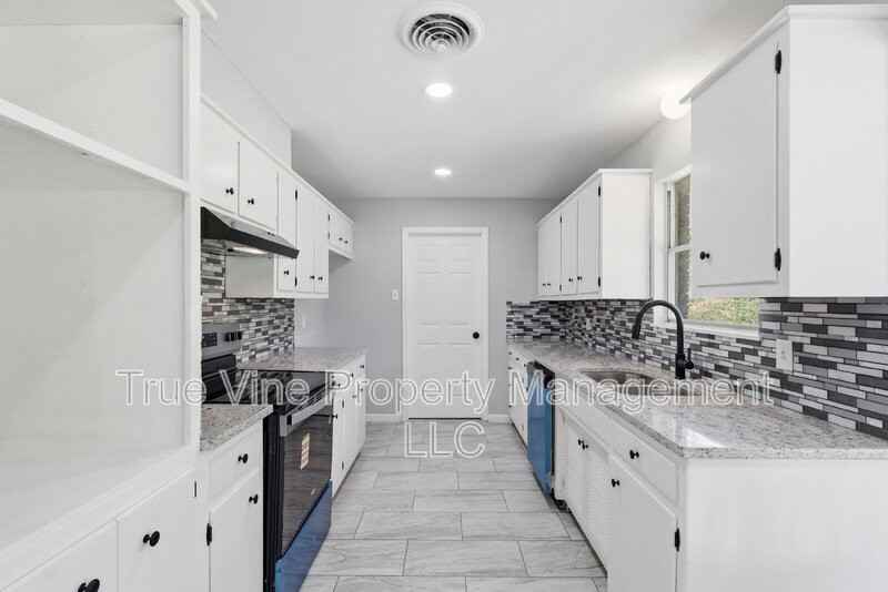 413 Cloudmont Dr - Photo 5 of 33