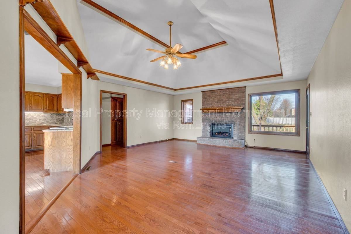 2183 W Arlington St - Photo 2 of 10