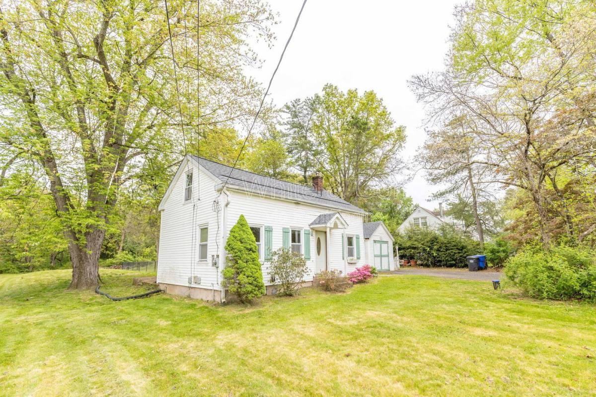257 Scantic Rd - Photo 2 of 10