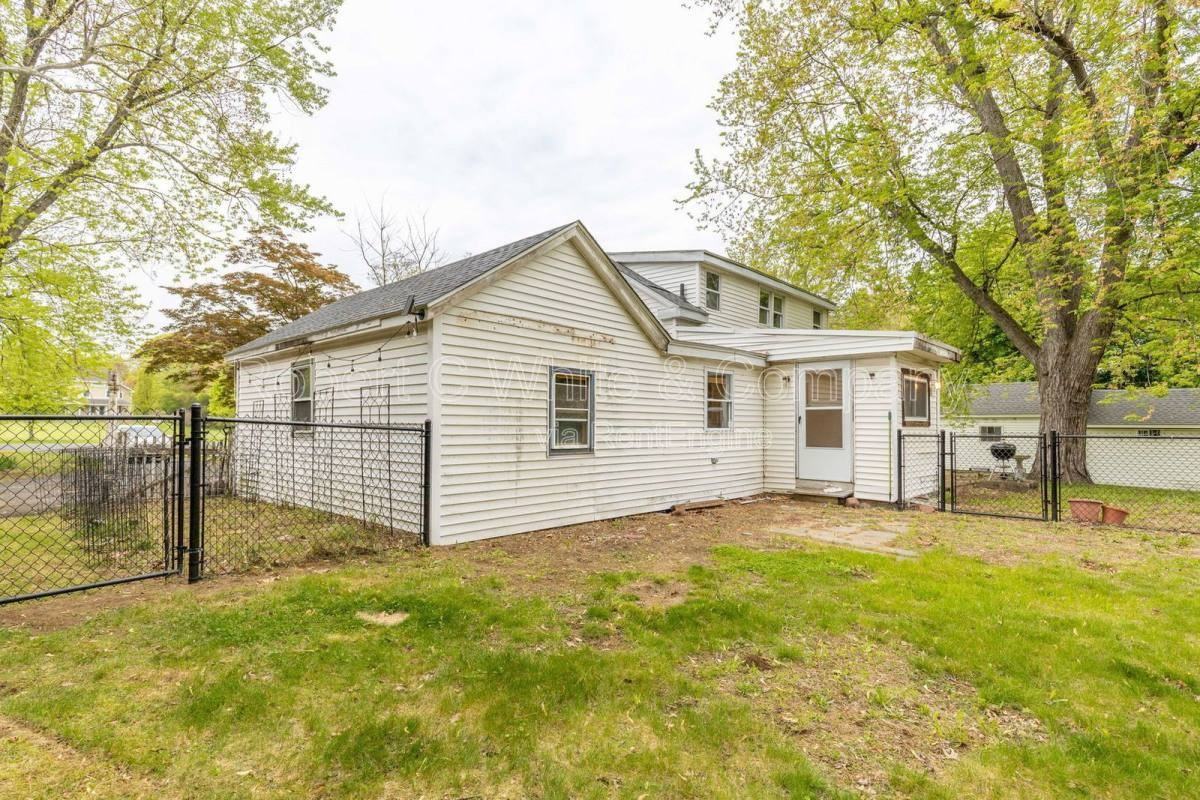 257 Scantic Rd - Photo 3 of 10