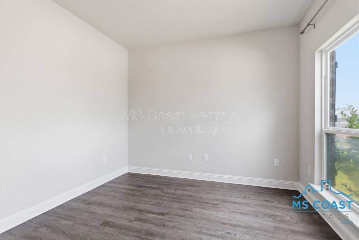 5723 Overland Dr - Photo 3 of 10