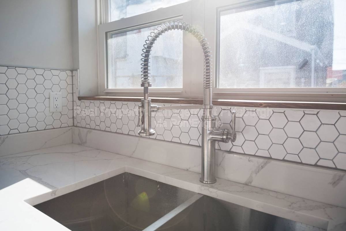 144 43rd 1 2 St - Photo 3 of 10