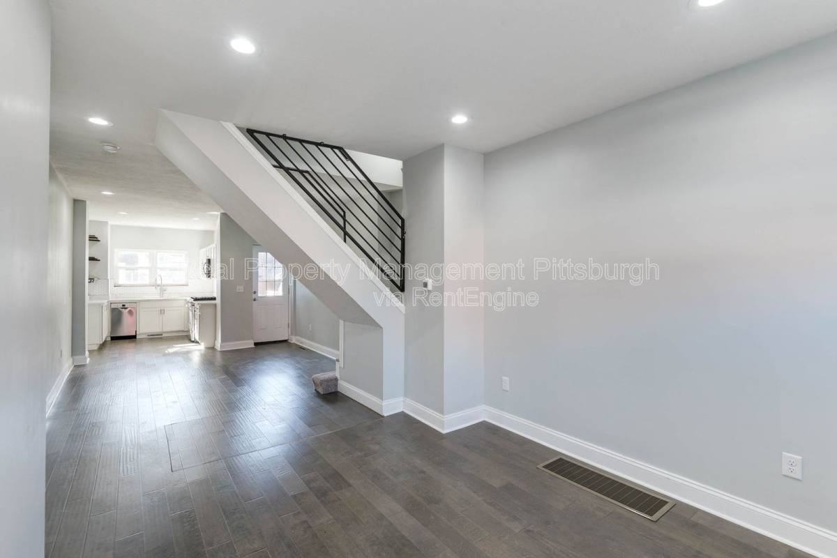 144 43rd 1 2 St - Photo 5 of 10