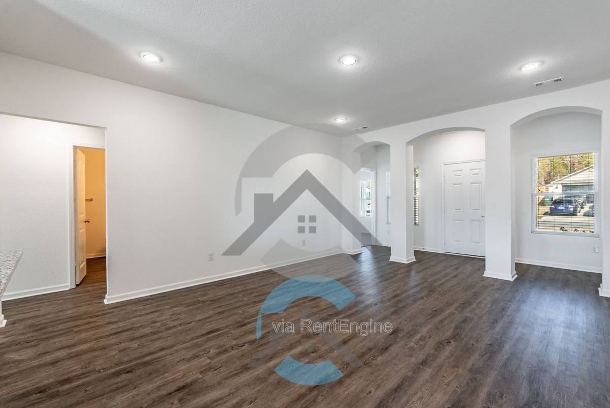 1155 Gallery Dr - Photo 3 of 10