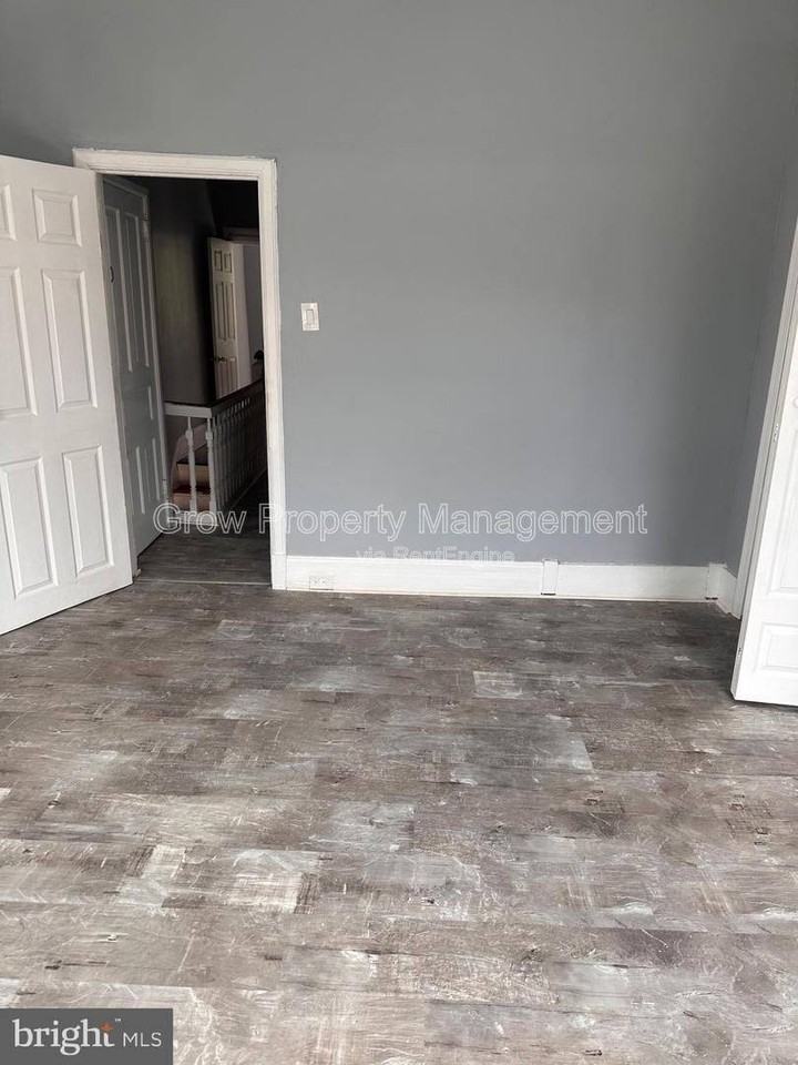 2343 N Woodstock St - Photo 2 of 9