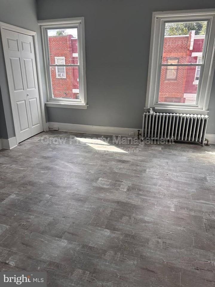 2343 N Woodstock St - Photo 3 of 9
