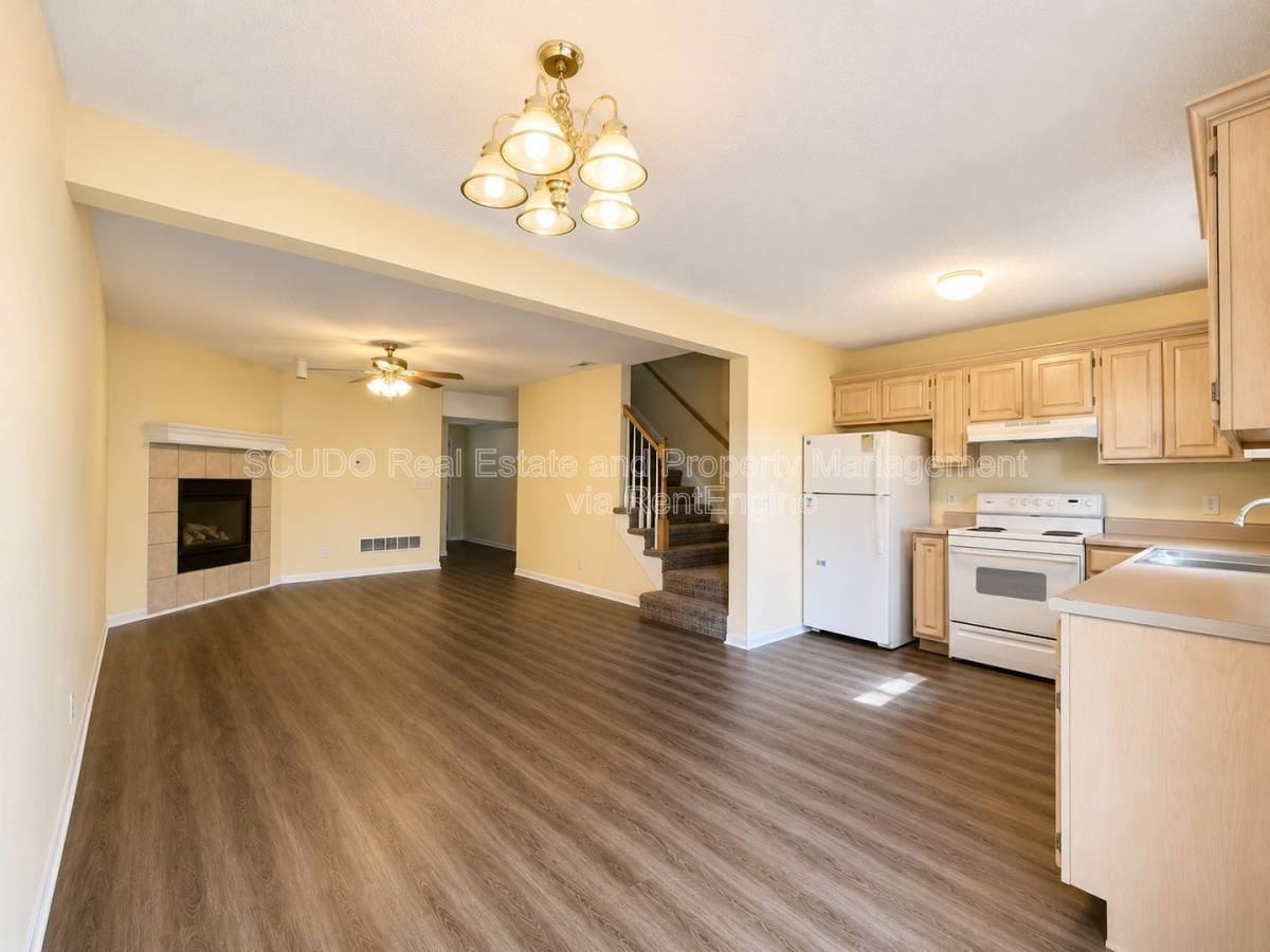 10633 N Locust Ct - Photo 3 of 10