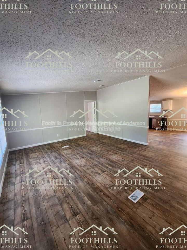 240 Latham Dr - Photo 2 of 10