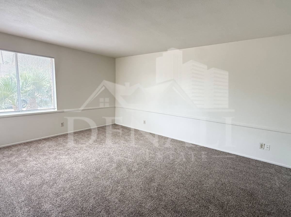 1016 W Nido Ave - Photo 3 of 10